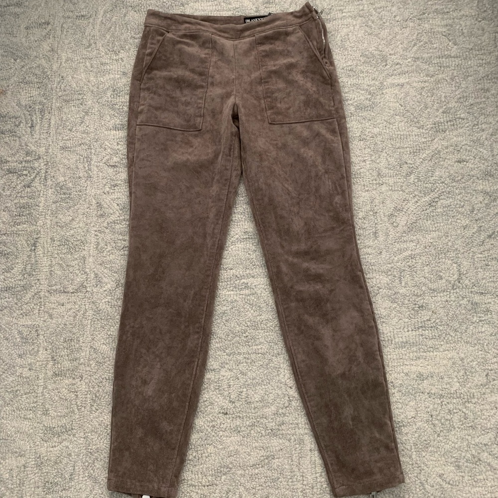 🔥SOLD🔥 EUC BlankNYC faux suede cropped moto pants size 25